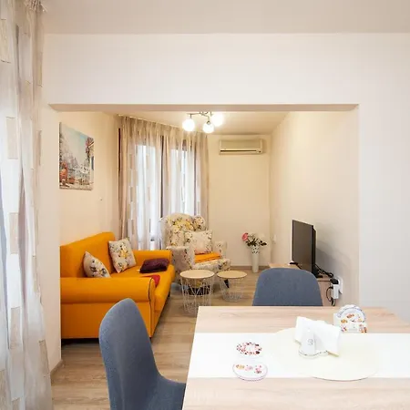 Cozy 2 Bedroom Flat 4 Guests Close To Sea And Center *