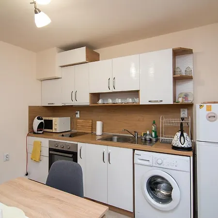 Cozy 2 Bedroom Flat 4 Guests Close To Sea And Center