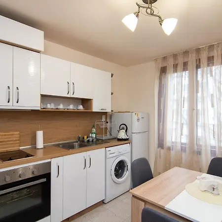 Cozy 2 Bedroom Flat 4 Guests Close To Sea And Center Апартамент