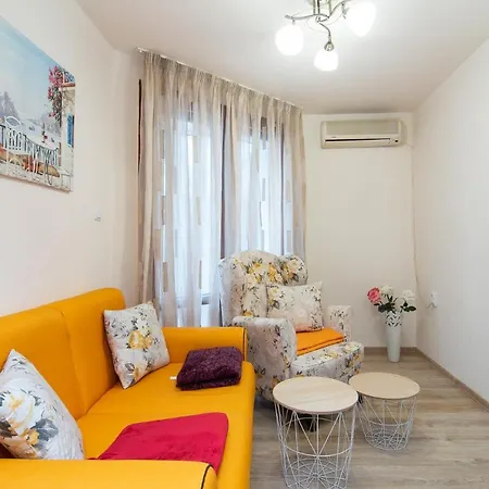 Cozy 2 Bedroom Flat 4 Guests Close To Sea And Center Апартамент Варна