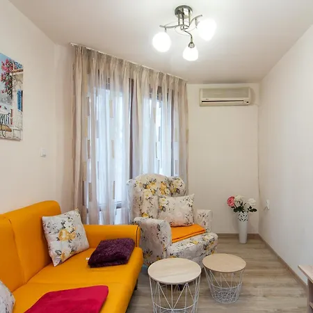 Апартамент Cozy 2 Bedroom Flat 4 Guests Close To Sea And Center Варна