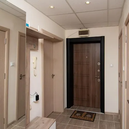 Cozy 2 Bedroom Flat 4 Guests Close To Sea And Center Апартамент *